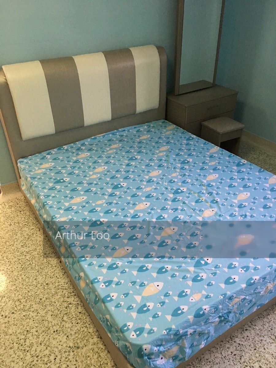 Eunos Crescent thumbnail photo